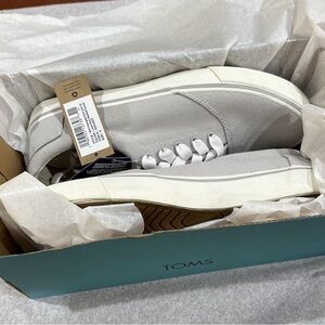 NWT TOMS Light Gray Canvas Sneakers Womens Sz 9 NEW in Box